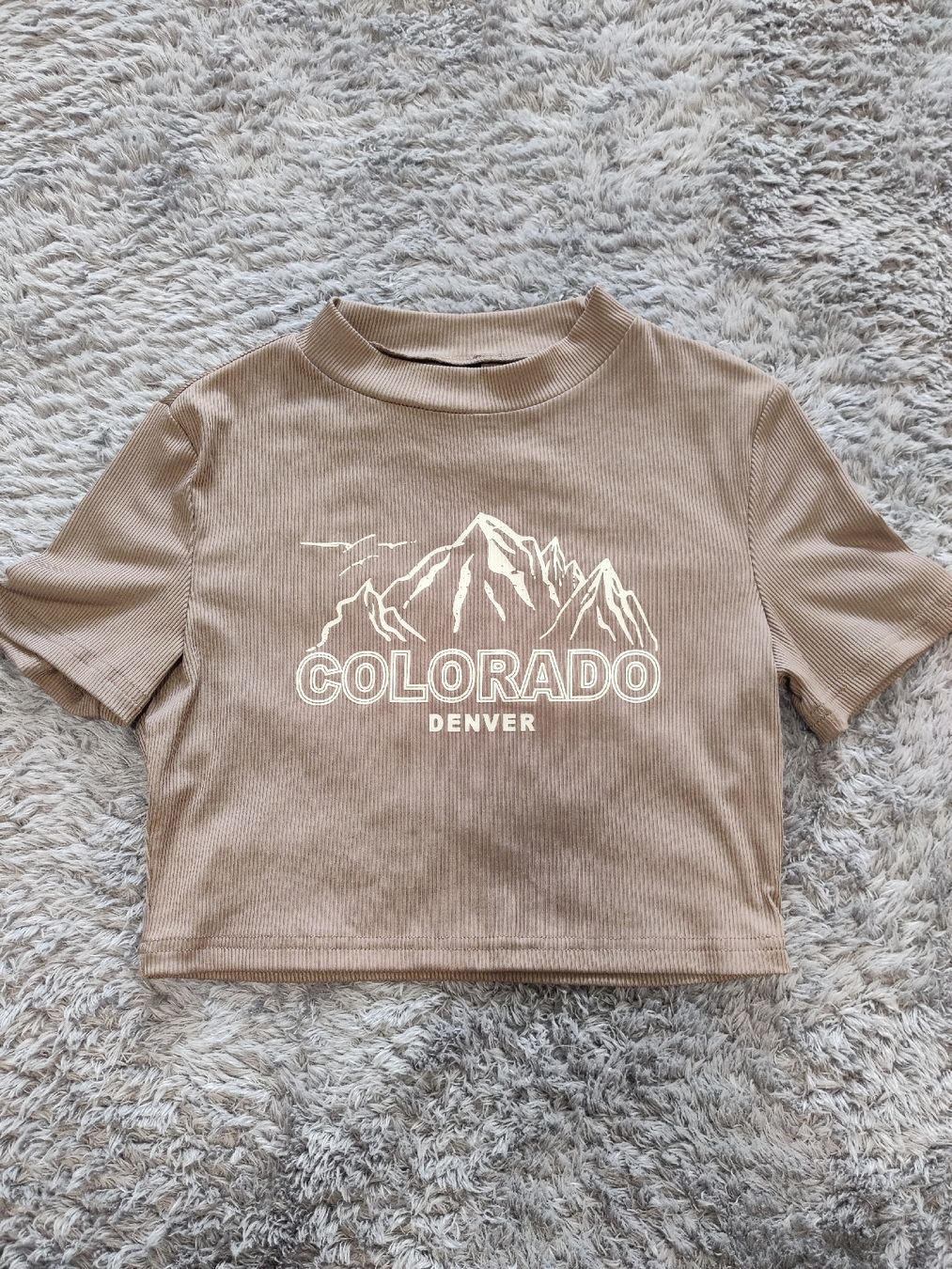 Top: Crop Top M – Nuovo (secondo la descrizione) da Pieterlen venduto da Saemelili