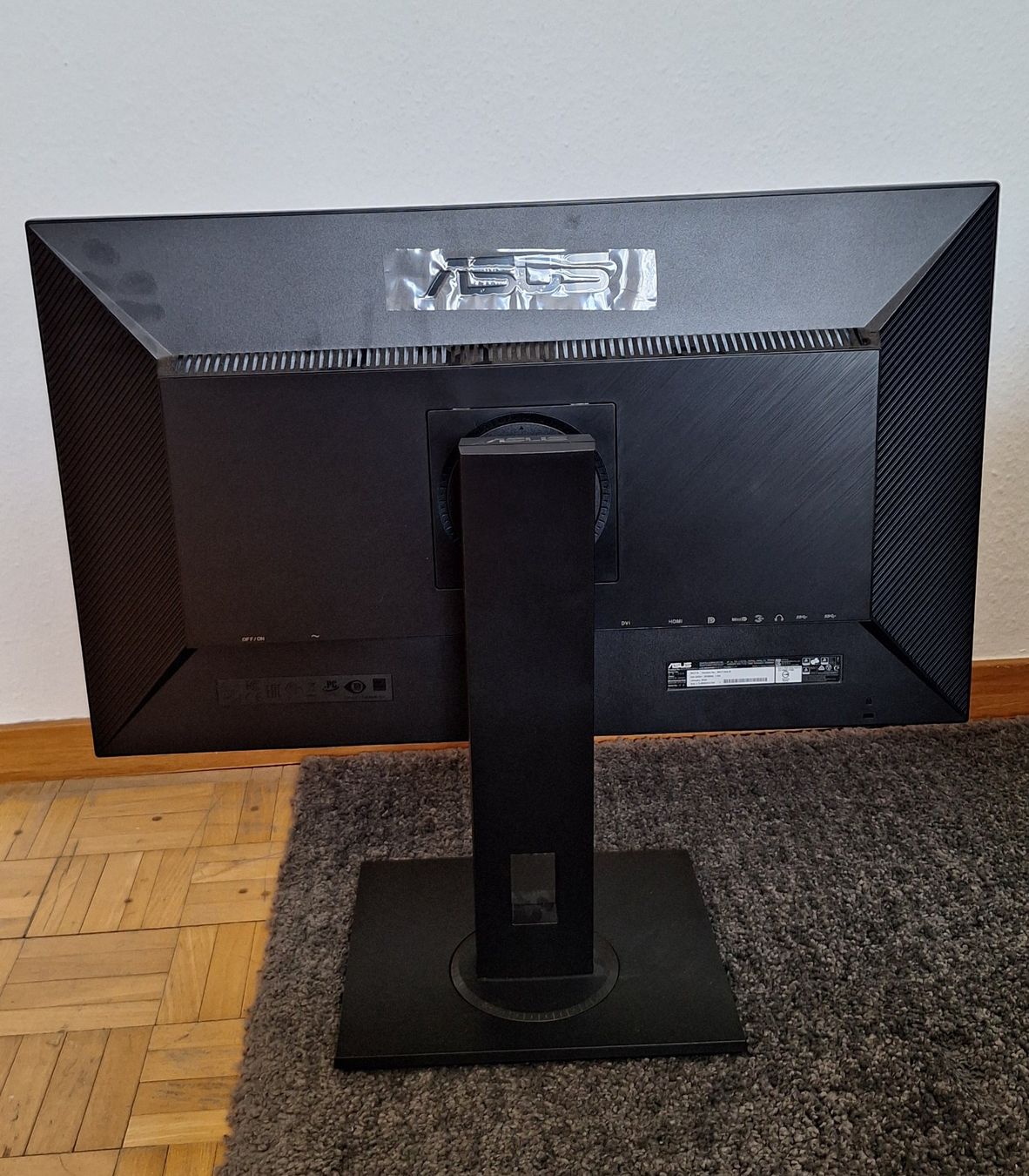 Asus Monitor: 27 Zoll Asus Bildschirm – Usato da Zürich venduto da Dancer10 2