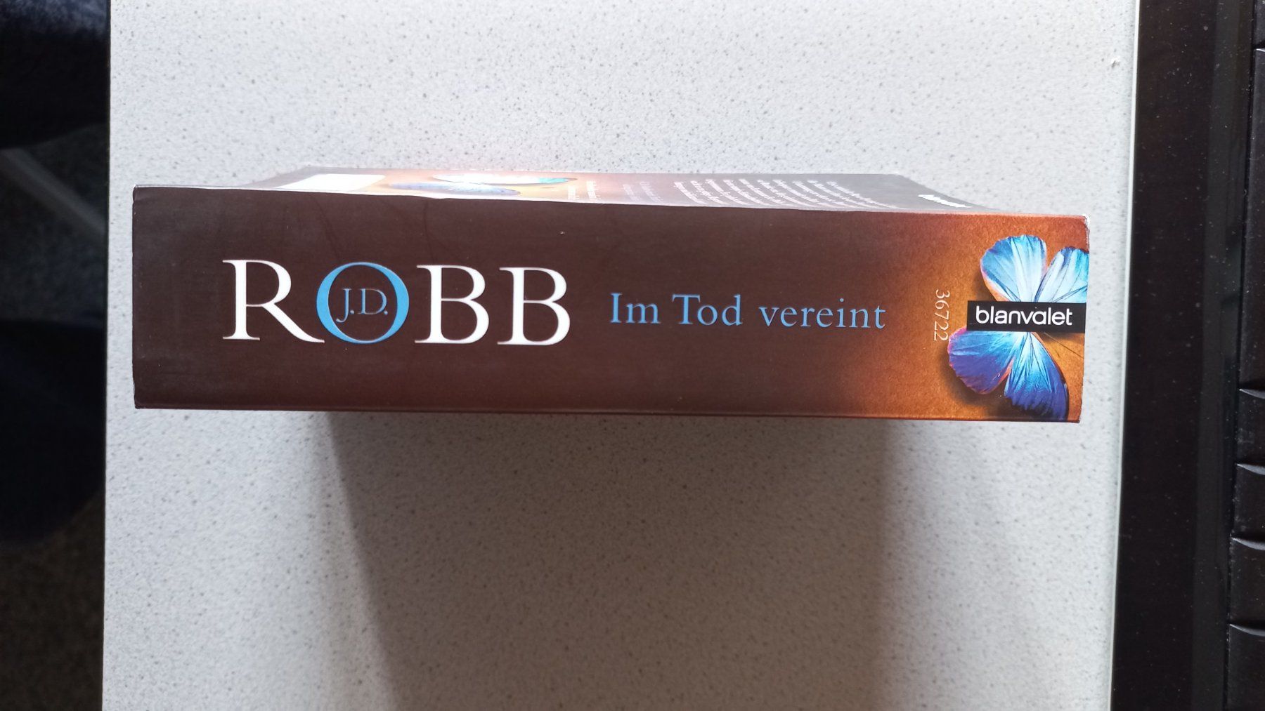 Libri: 2 Roman Bücher, J.D.Robb, Tess Gerritsen – Usato da Winistorf venduto da acreativ4 3