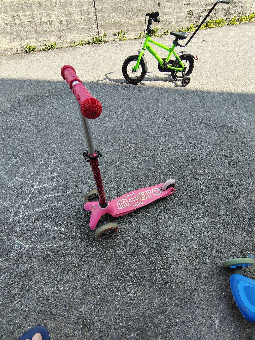 Micro Kickboard: Monopattino Mini Micro rosa usato – Gebraucht aus Emmetten von edm_g6rc