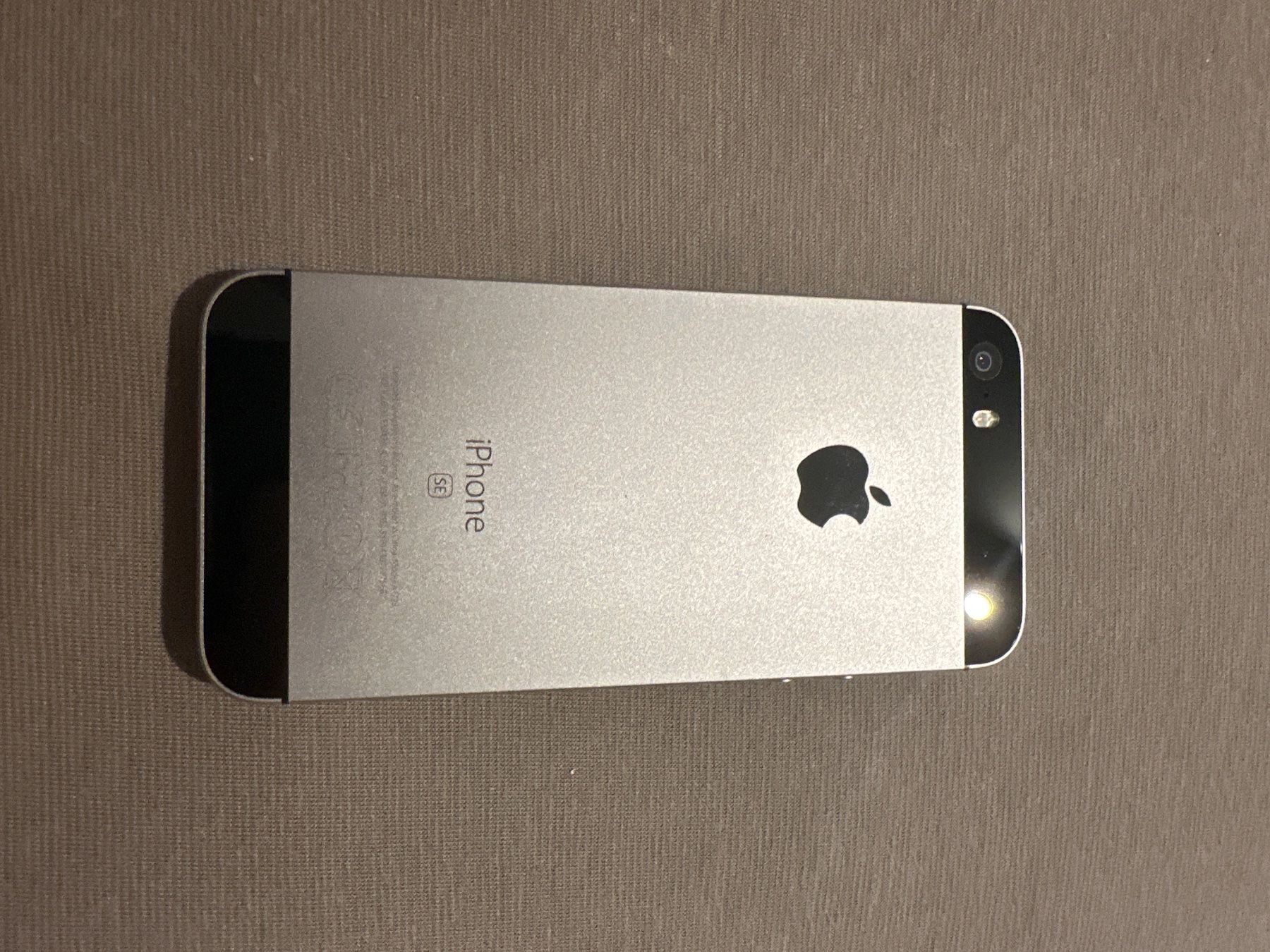 Apple Portables: Iphone SE 16 GB – D'occasion à Gutenswil par Risu99 1