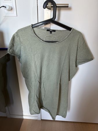 Tigha Shirt, Grösse S, Olivgrün, Top Zustand für den Sommer!