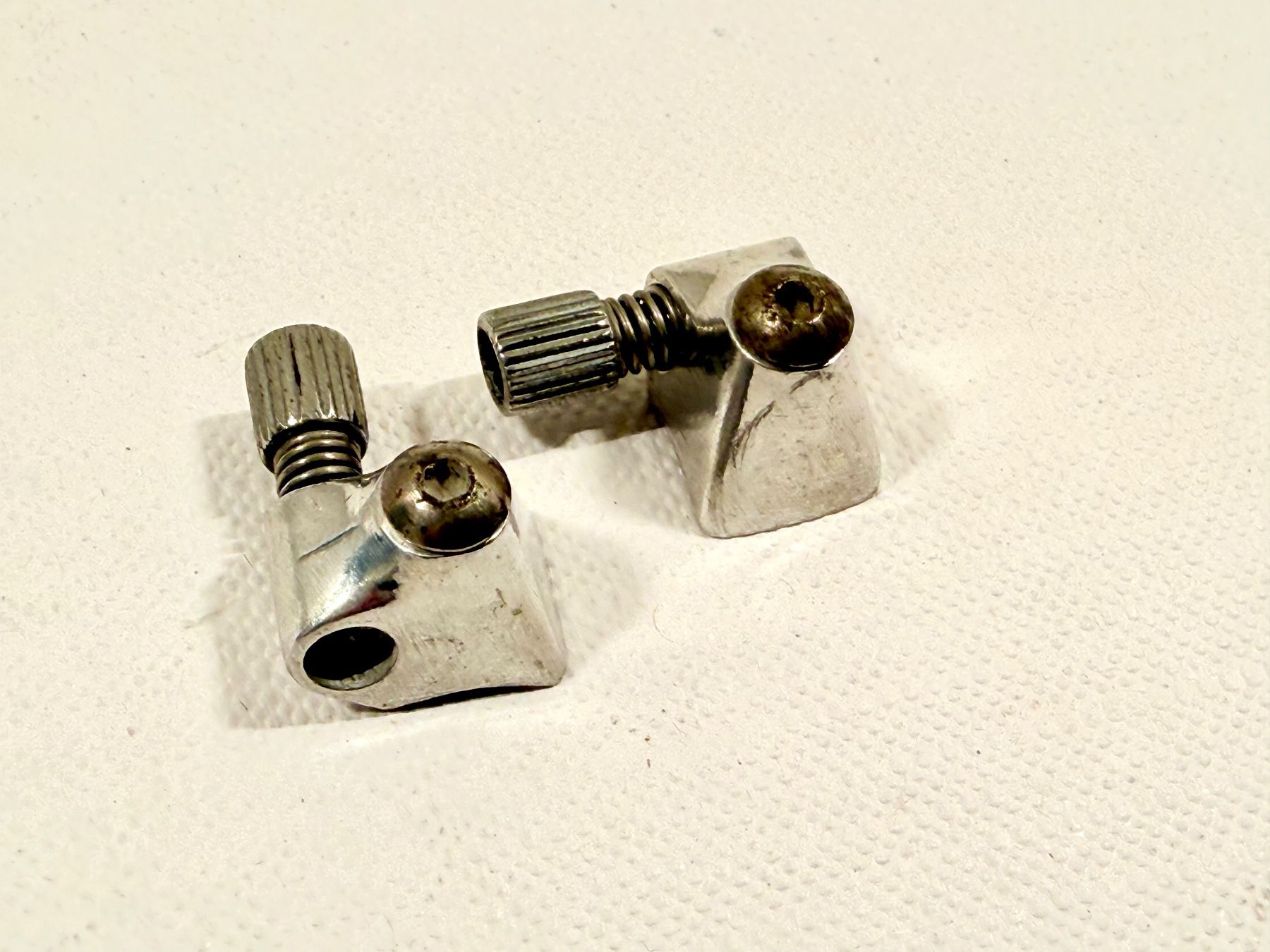 Pezzi di ricambio: UNKNOWN Downtube Holder Schaltzug 2602 – Usato da Luzern venduto da bikeandbeltcom