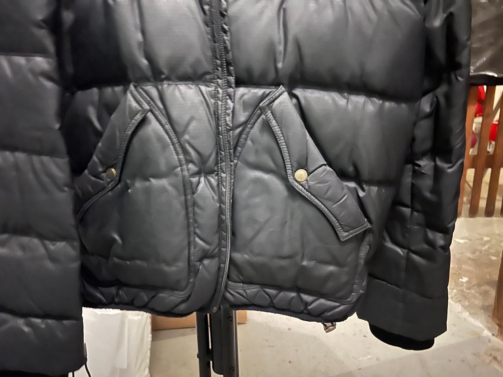 Diesel Cappotti: Diesel Schwarzer wattierter Wintermantel – Usato da Winterthur venduto da  4