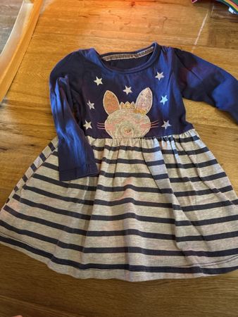Süsses Mädchen Kleid mit Hasenmotiv 98/104 Top Zustand