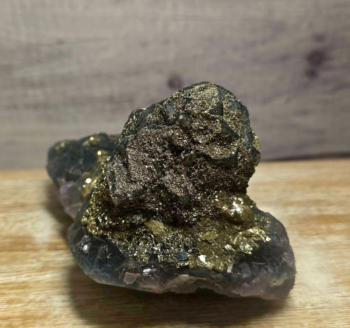 Minerali & Pietre curative: Fluorit mit Pyrit 671g – Nuovo e nell'imballaggio originale da Matzingen venduto da Shay_Crystalz 1