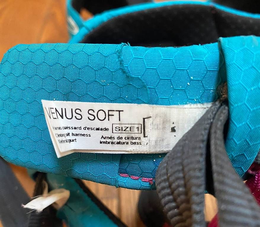 Kletterausrüstungen: Baudrier d'escalade Beal Venus Soft  Réglable – Gebraucht aus les Monts-de-Corsier von Ksandra0 1