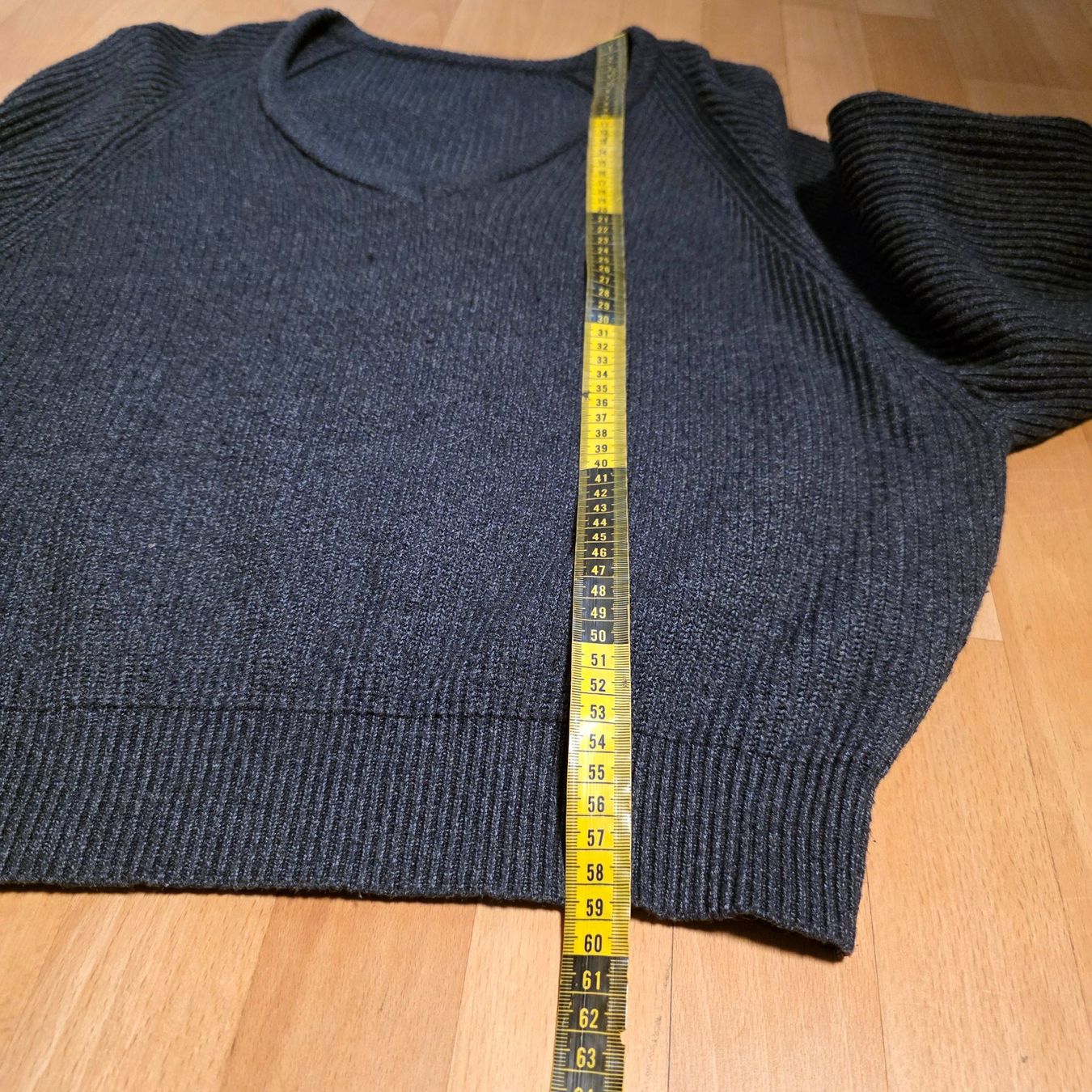 Pullover & Sweatshirts: Strickpullover Grau V-Ausschnitt Oversize M/L weich modern – Gebraucht aus Wald ZH von CapLux 7