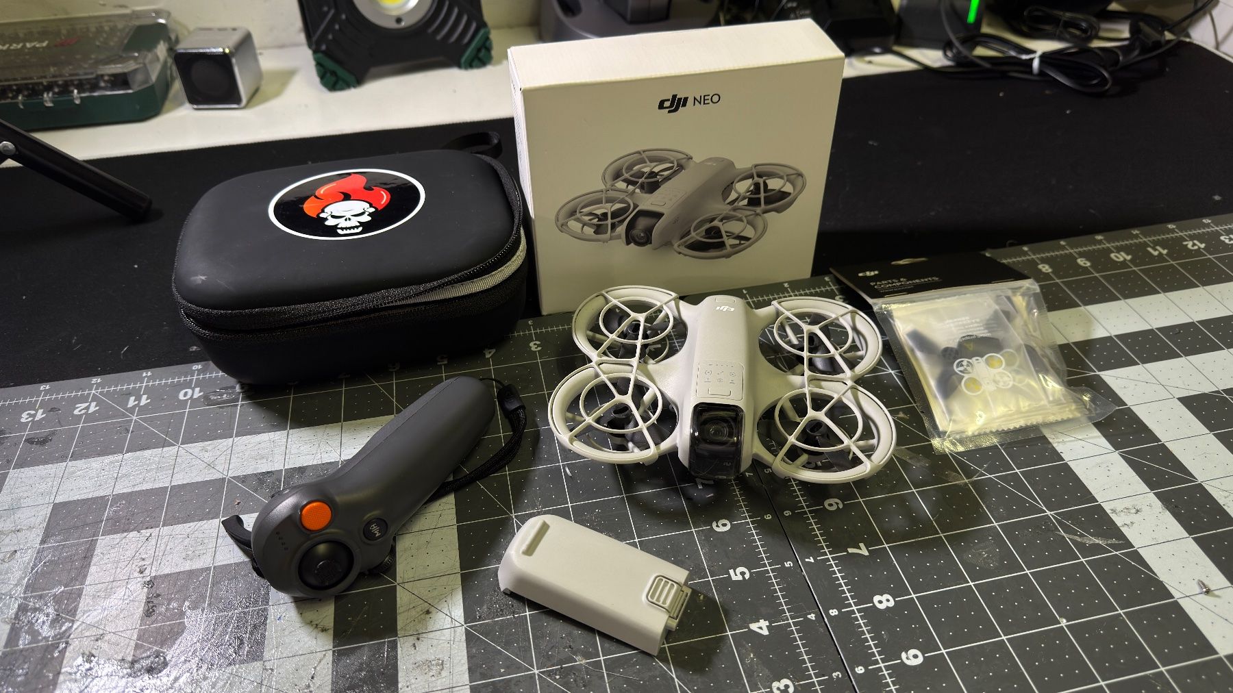 DJI RC Modellbau: DJI Neo mit RC Motion 3 Controller, 2 Akkus, Props und Case – Gebraucht aus Urdorf von andreas.itten