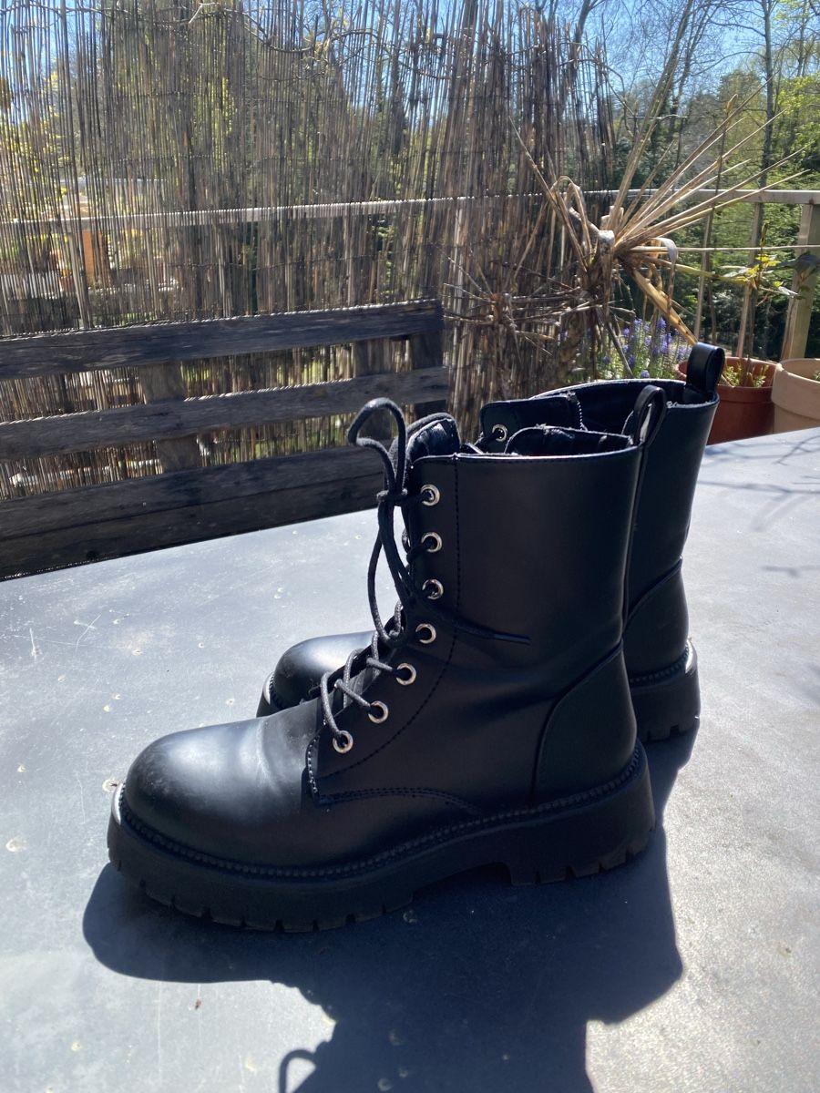 Scarpe da donna: Black boots/ Bottes noires, 38 – Usato da Versoix venduto da jas_cn5n