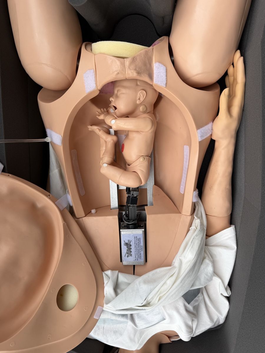 Medizinische Geräte: Gaumard NOELLE Geburtssimulator mit Baby – Gebraucht aus Mühleberg von Shindy14 3