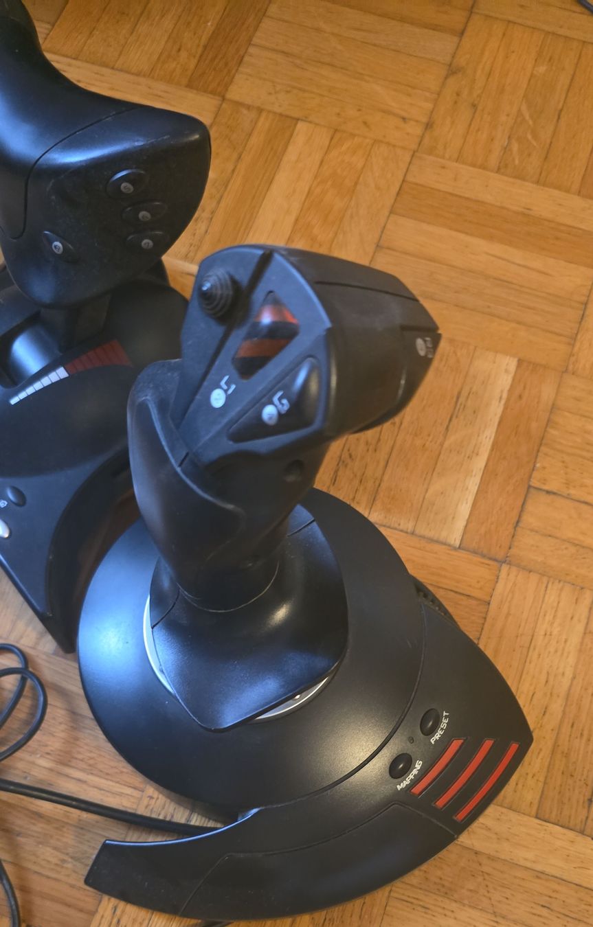 Thrustmaster Controller: Joystick Thrustmaster pour PC, état correct – Usato da Genève venduto da HDIT 2