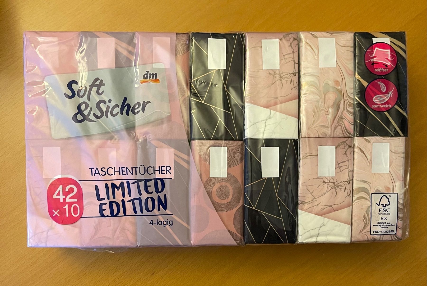 Altro in  Abbigliamento & Accessori: 4 grosse Packungen Papiertaschentücher mit schönen Motiven – Nuovo e nell'imballaggio originale da Basel venduto da Seifehuesli 1