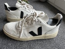 Veja femme taille 38 blanc et noir