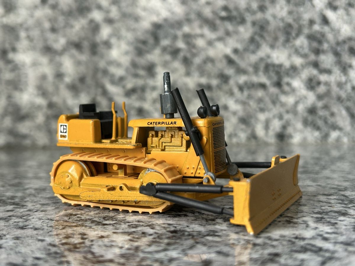 Caterpillar Modellbausätze & Standmodelle: Cat D4D Dozer, 1:50 , NZG – Gebraucht aus Horw von Tigercat635 1