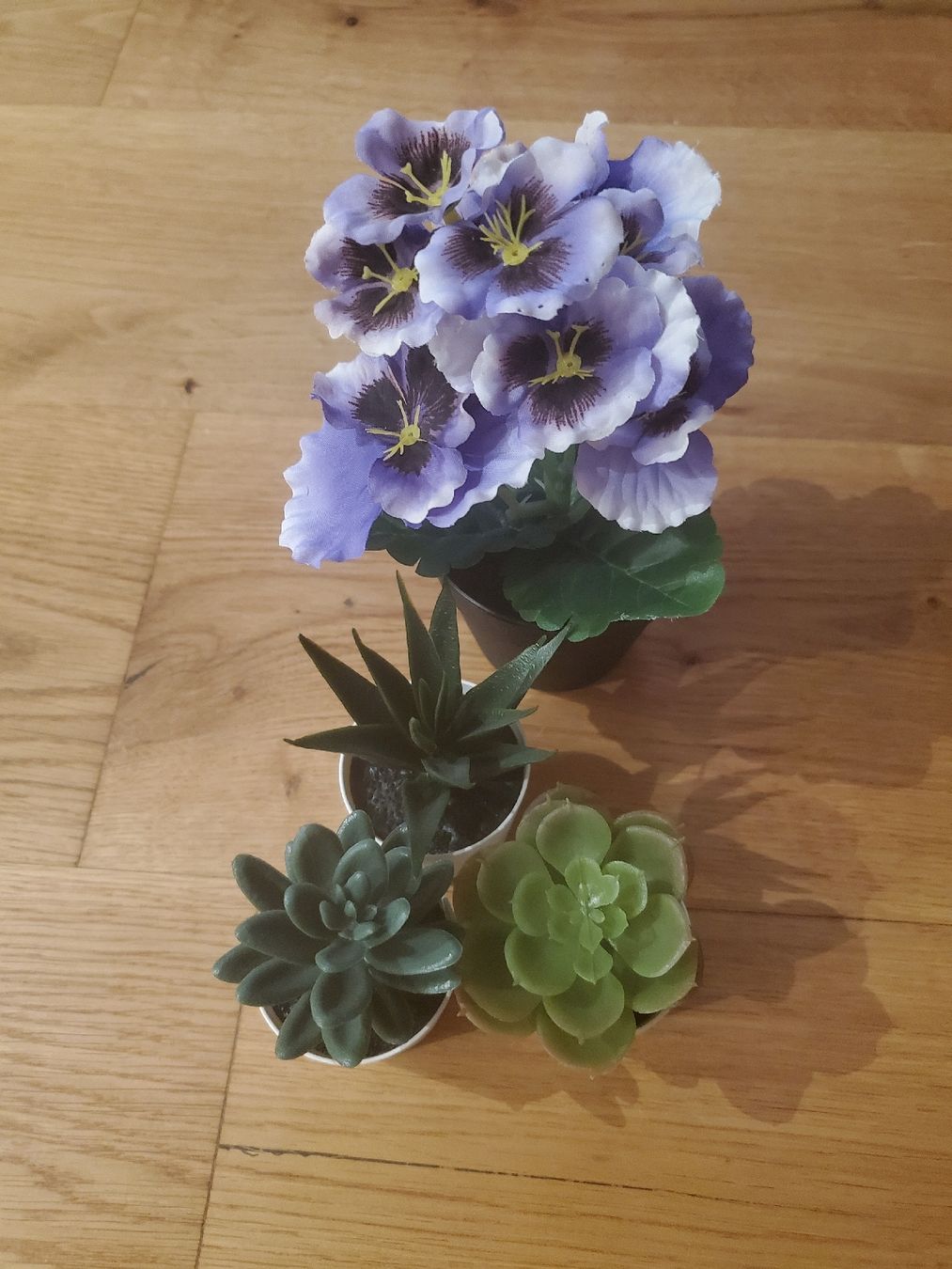 Toutes les décorations: 4 Kunstblumen im Topf – D'occasion à Luzern par ali_6sgq