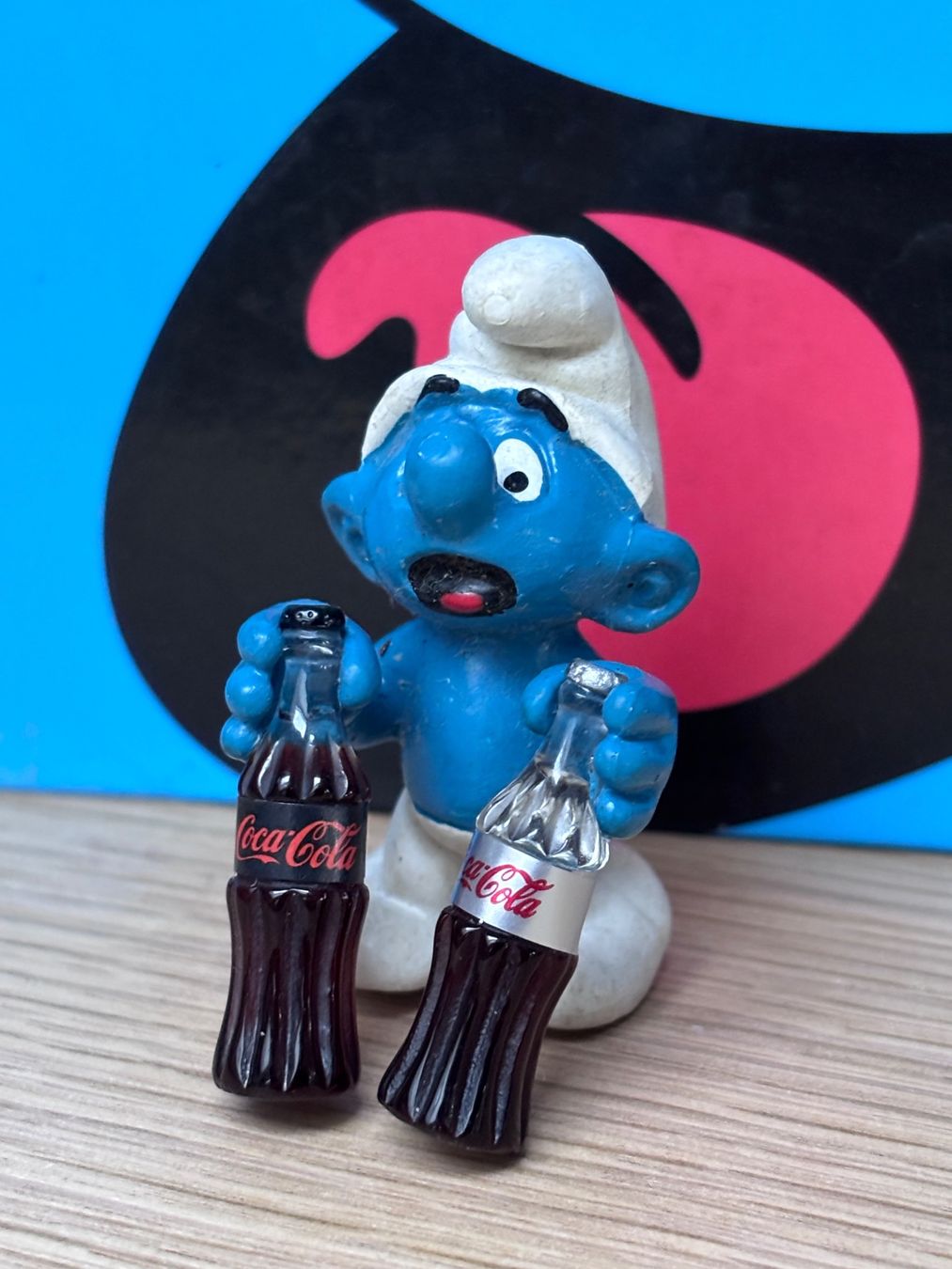 Statuette: Schlumpf mit Cola-Flaschen – Usato da Lyss venduto da Duckszone