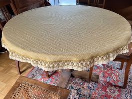 Wunderschöne runde Tischdecke senfgelb mit Spitze, neuwertig