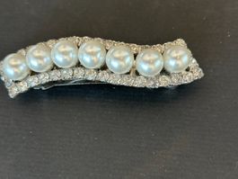 Elegante Haarspange mit Perlen - und Glitzerstein-Dekoration