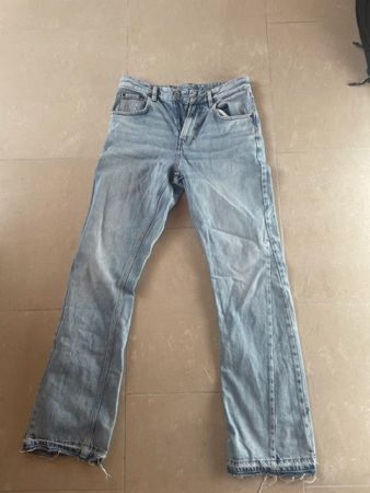 Zara Jeans hellblau Grösse 38 mit ausgefransten Säumen