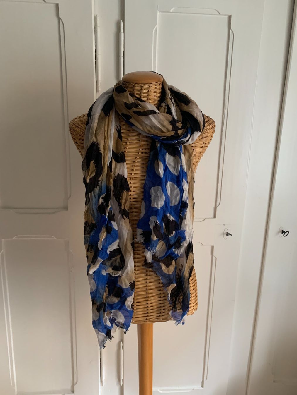 Foulards & écharpes: Schal Tuch gemustert – D'occasion à Zürich par Diazaio