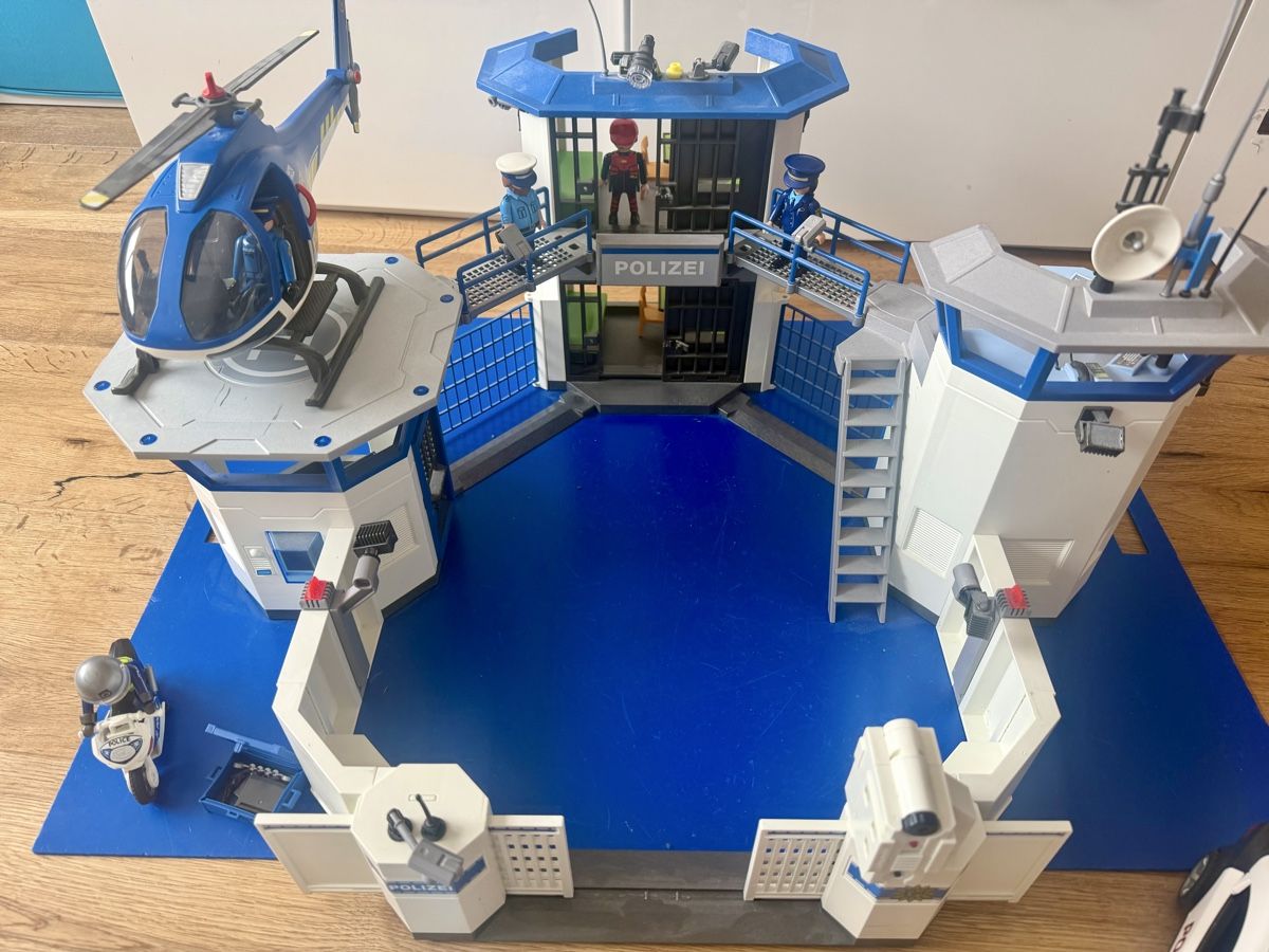 Playmobil Giocattoli: Playmobil Polizeikommando mit Auto, Helikopter etc. – Usato da Nänikon venduto da Nd73 1