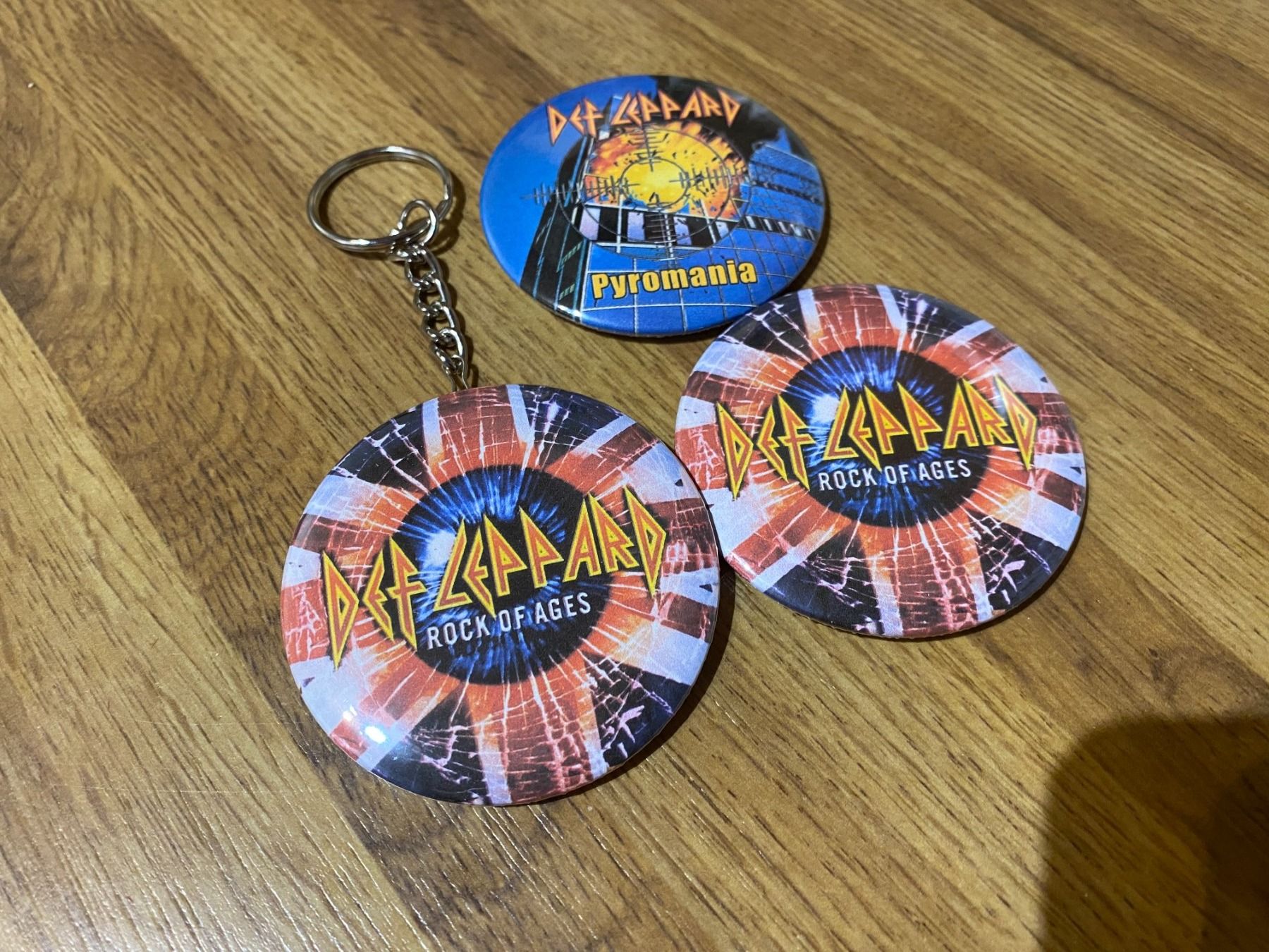 Placchette & Badge: Def Leppard- Flaschenoeffner & Magnete! – Nuovo (secondo la descrizione) da Basel venduto da FatCatPacksTheRatt 1