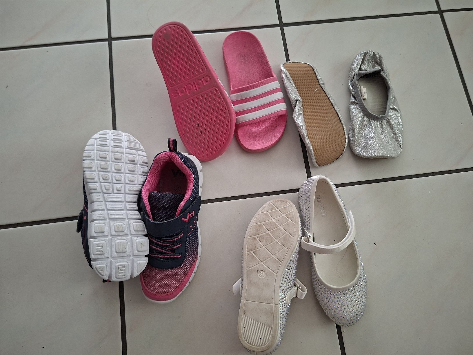 Adidas Scarpe per ragazze: Mädchen Schuhe Grösse 31 – Usato da Schattdorf venduto da mamo1952 2