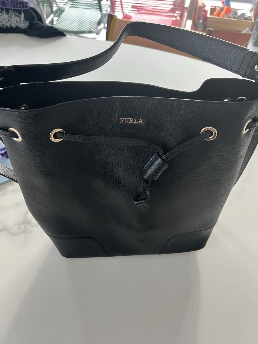Furla Borse da donna: Furla - Stacy M Bucket Bag – Usato da Zürich venduto da anghelamata 2