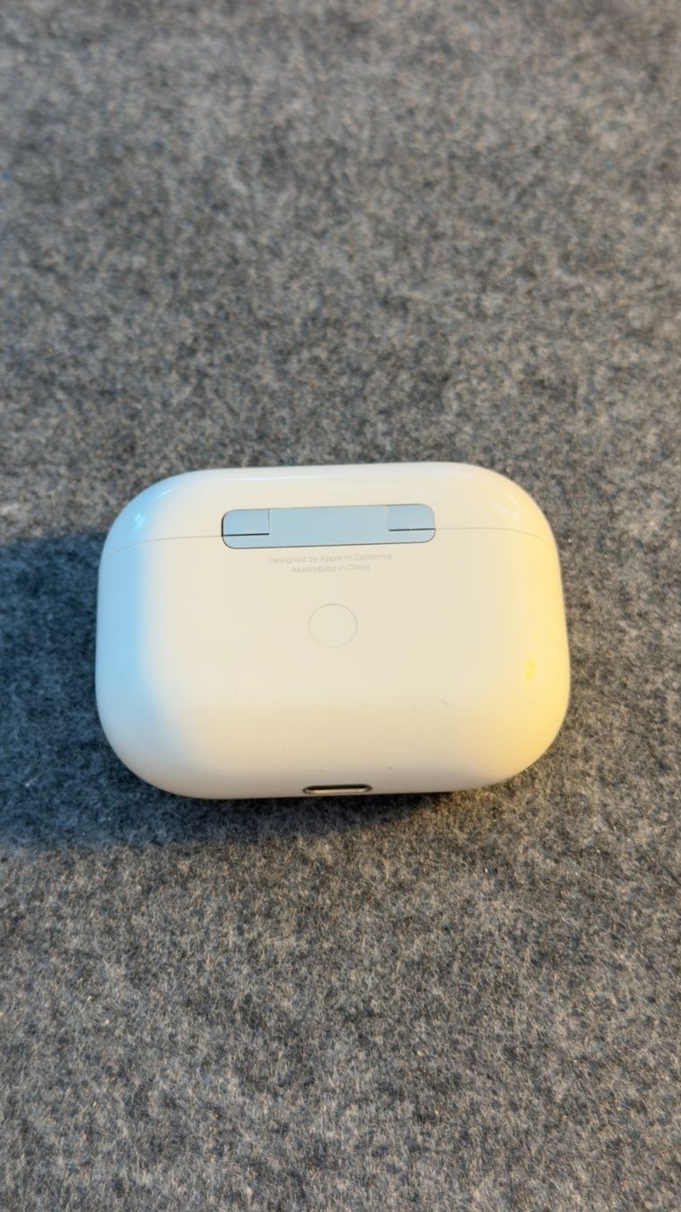 Apple Cuffie: Original Apple AirPods Pro 1. Gen Case – Usato da Romanshorn venduto da Coffee_Panda 2