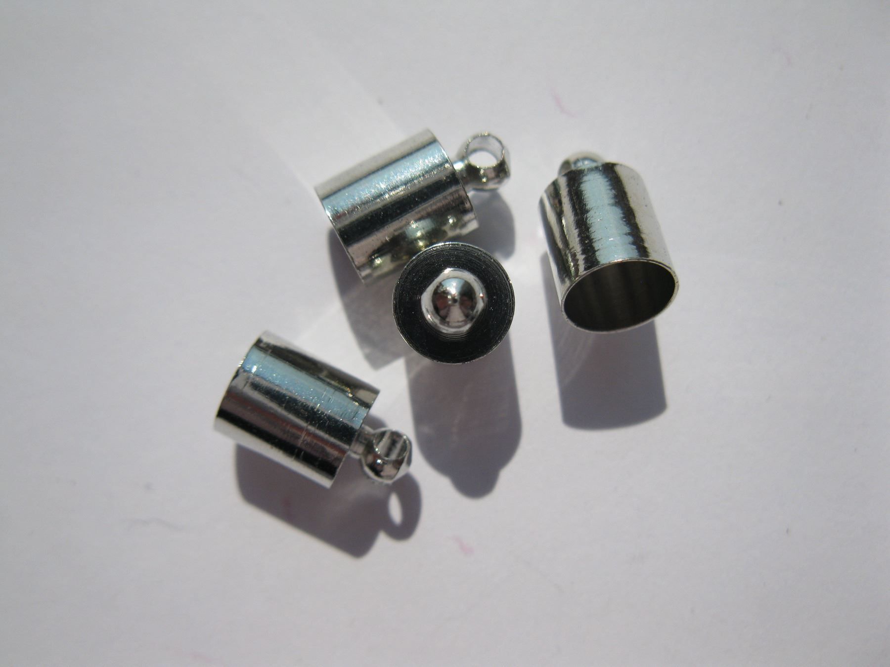 Perle (finte): 8 Endkappen, Cord Ends, Endstücke 6mm – Nuovo e nell'imballaggio originale da St. Margarethen TG venduto da LuanaKa 1
