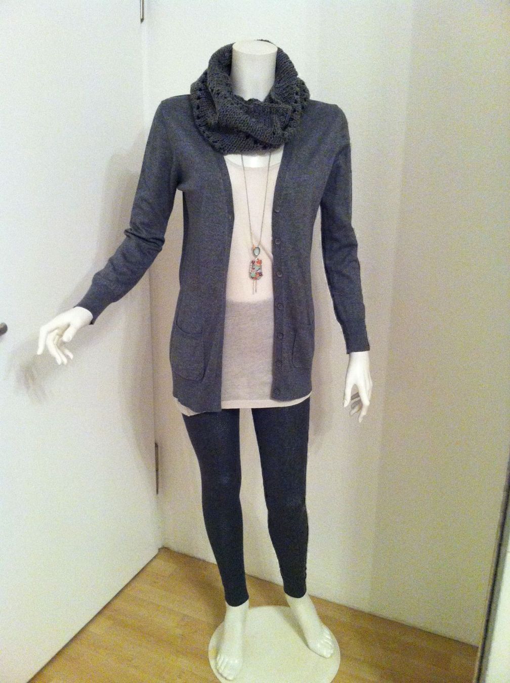 Mango Giacche: 🤩MANGO STRICK-JACKE GRAU LANG NEU & D&G P. – Nuovo (secondo la descrizione) da Olten venduto da Naja-Twins-Twins 4