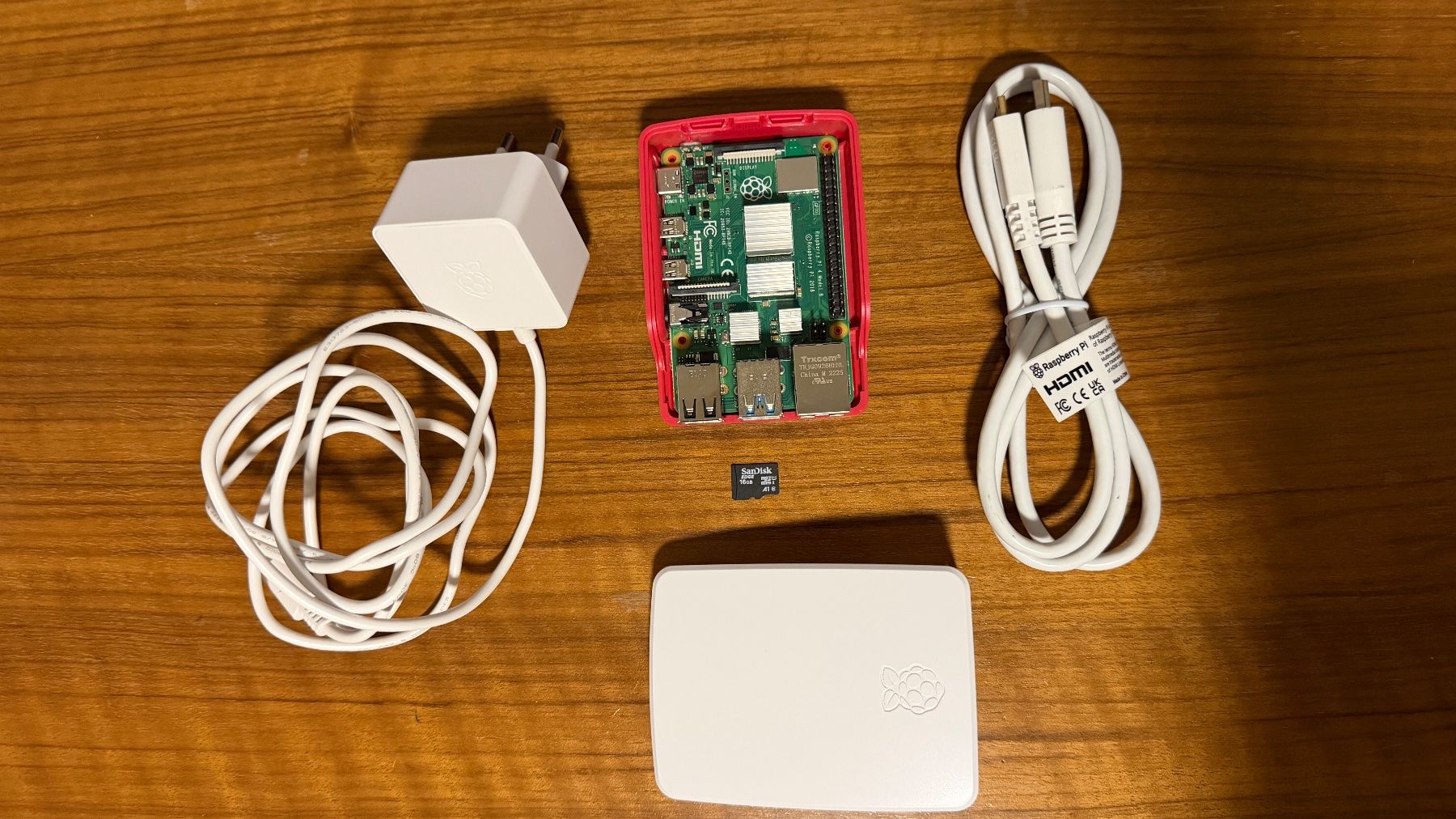 Raspberry Pi PCs: Raspberry Pi 4 Kit mit Netzteil und SD Karte – Gebraucht aus Buttisholz von Berry007