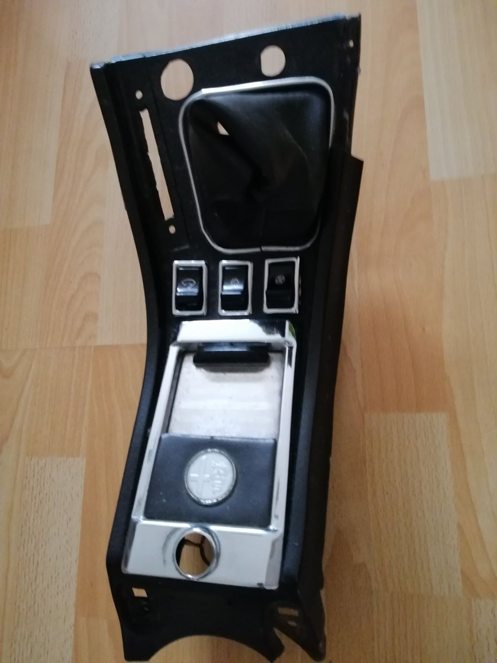 Tutti pezzi di ricambio auto: Alfa Romeo Spider jg Konsole – Usato da Basel venduto da scl63 1
