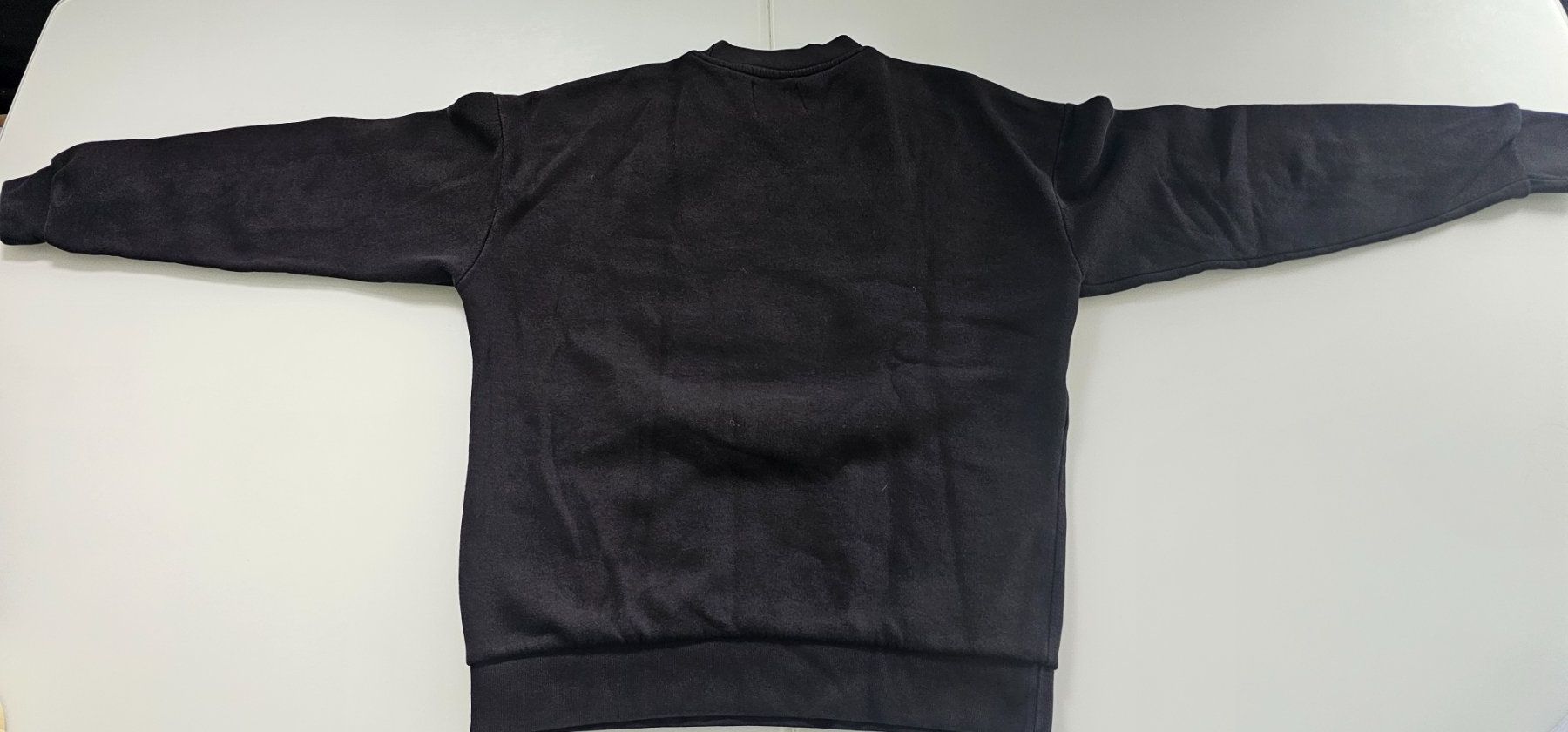 Bershka Maglioni & Felpe: Schwarzer Bershka Pullover mit blauem Detail, Grösse S – Usato da Azmoos venduto da Jadejo 2