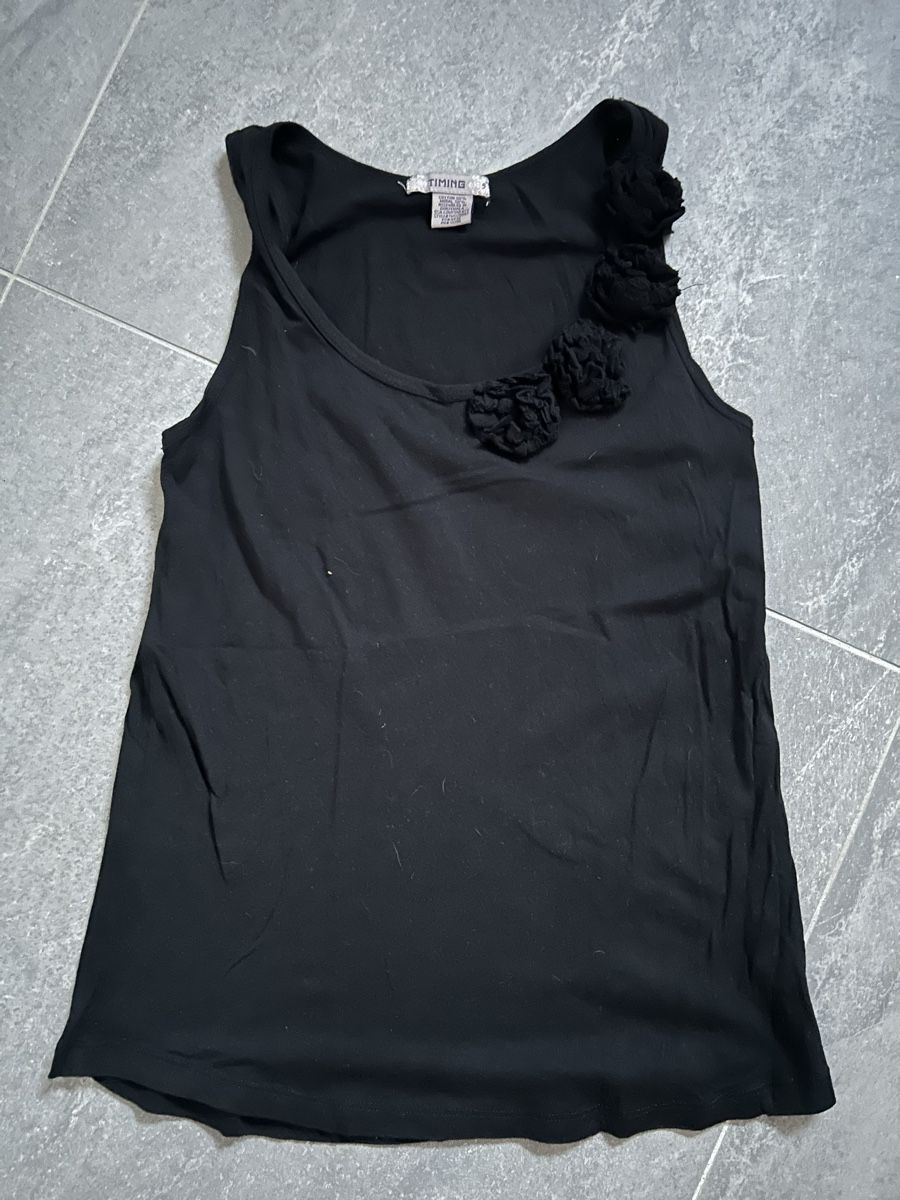 Tops: Débardeur noir avec fleurs taille S – D'occasion à Bôle par sev_n85b