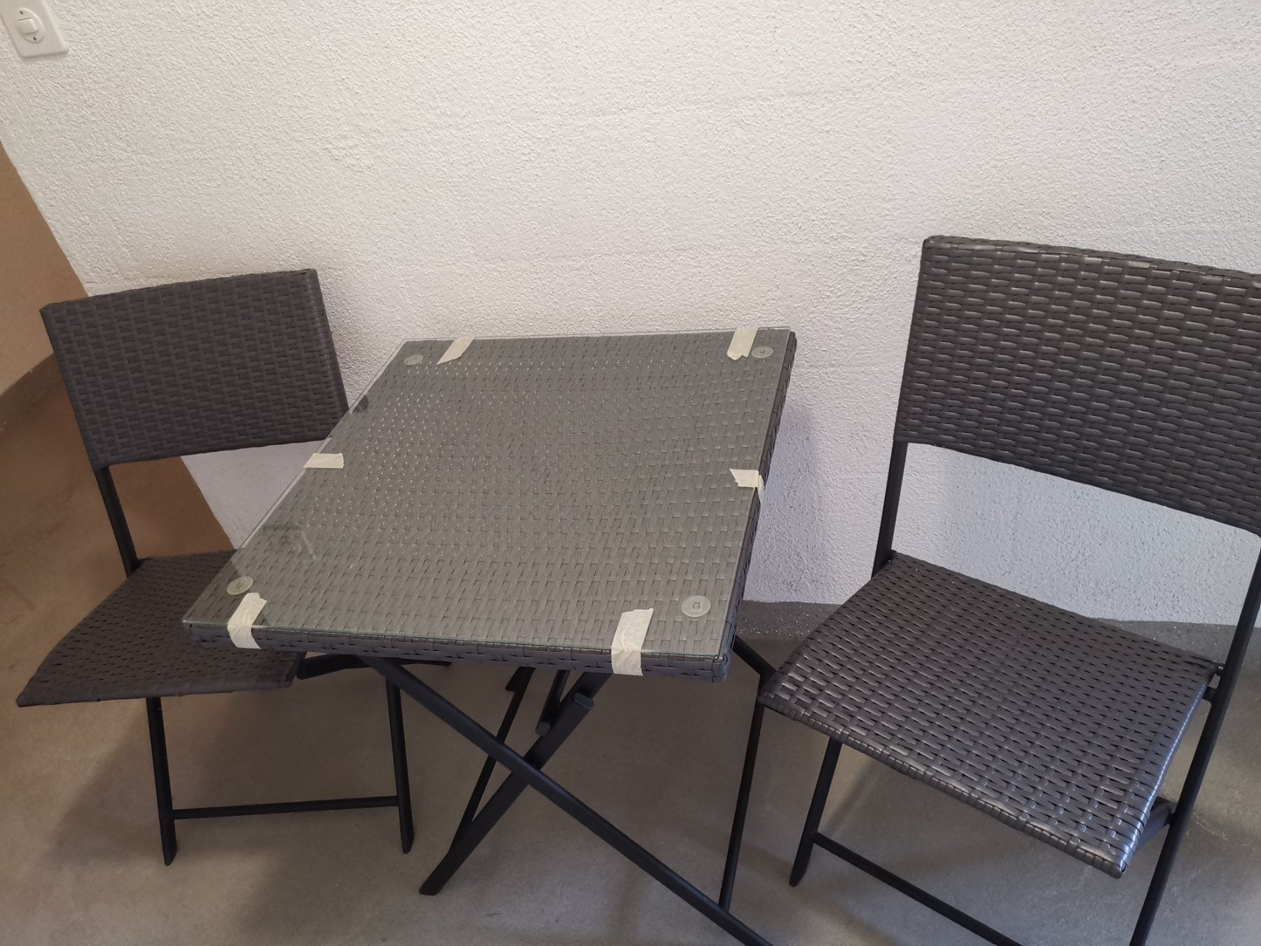Set di tavolo e panche: Praktischer Gartentisch mit Stühlen – Usato da Eschlikon TG venduto da kri_5lb6