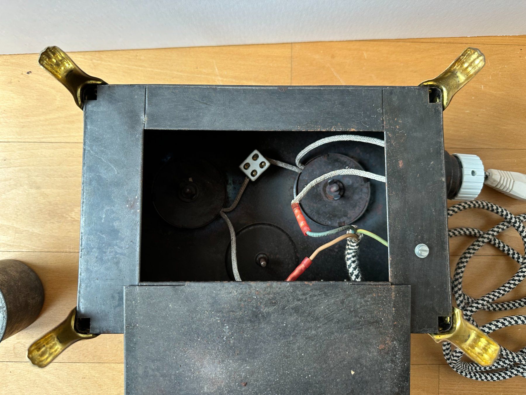 Spielzeuge: Antiker Spielzeug-Kochherd elektrisch – Defekt aus St. Gallen von  4