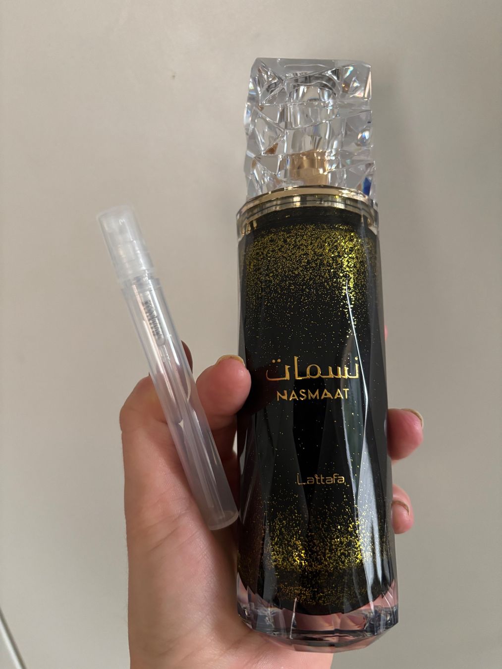 Lattafa Profumi & Eau de Toilette: LATTAFA NASMAAT EDP 5 ML ABFÜLLUNG. – Usato da Zürich venduto da deruja
