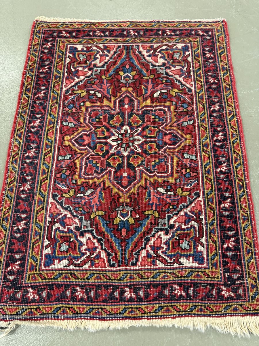 Tapis: Orientteppich klein rot gemustert mit Fransen gebraucht – D'occasion à Strengelbach par RaenAntikDesign 2