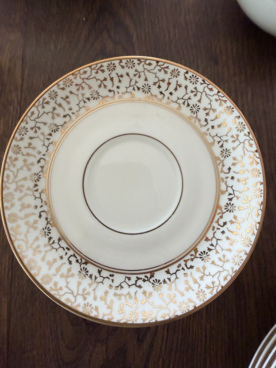 Set di piatti: Tee-Service – Usato da Uitikon Waldegg venduto da Obscht10 2