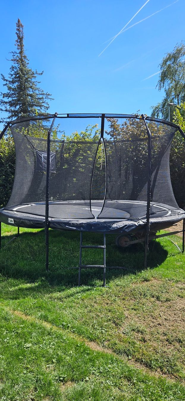 Salta Trampoline: Salta Premium Black Edition - Trampoline – Gebraucht aus Wallisellen von Anita123 1