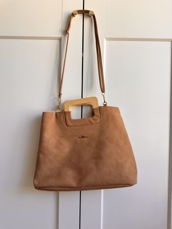 Edle Handtasche in Cognac mit Holzgriff