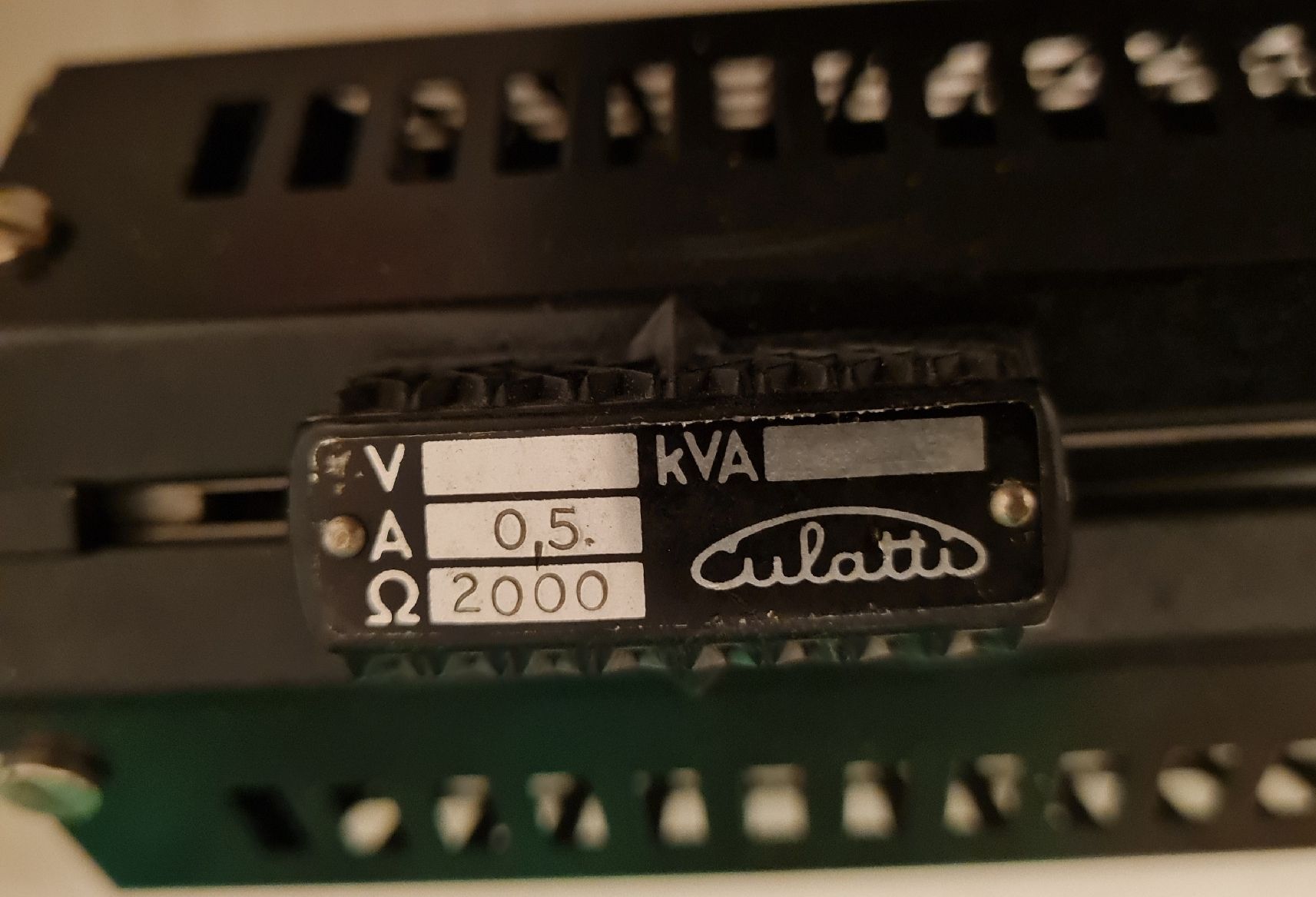Elektronikbauteile: Schiebewiderstand Culatti 0,5 A 2000 Ohm schwarz gebraucht – Gebraucht aus Horw von Arta20000 3