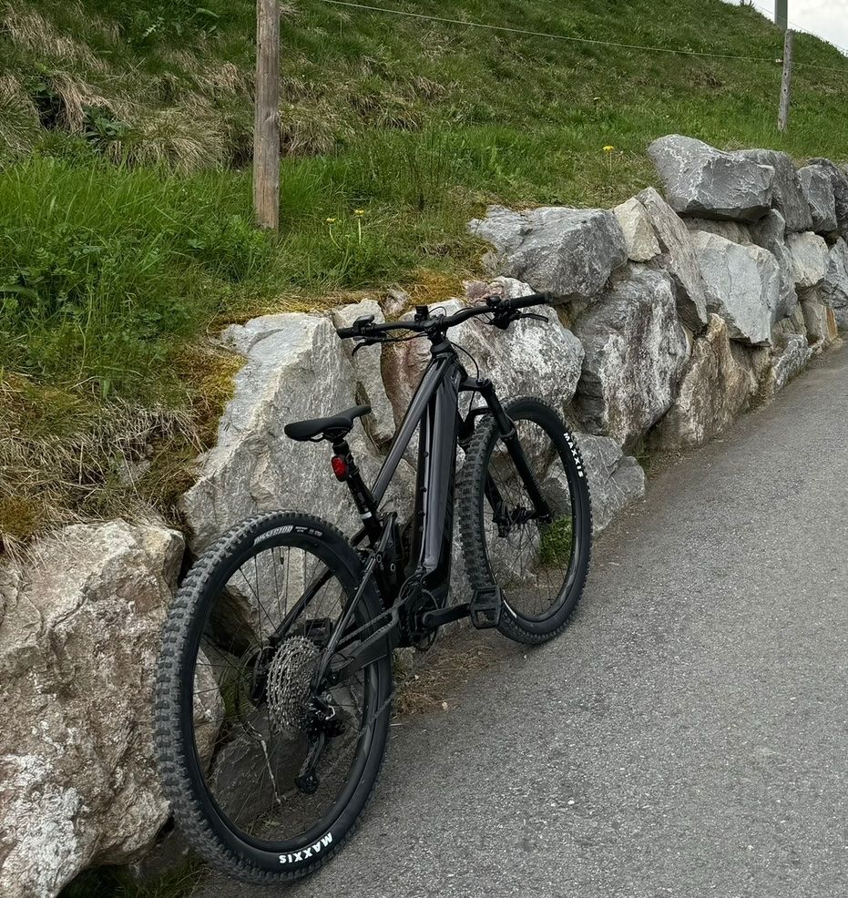 Giant Biciclette: E-Bike Giant in bordeaux – Usato da Thun venduto da kth_ng29 1