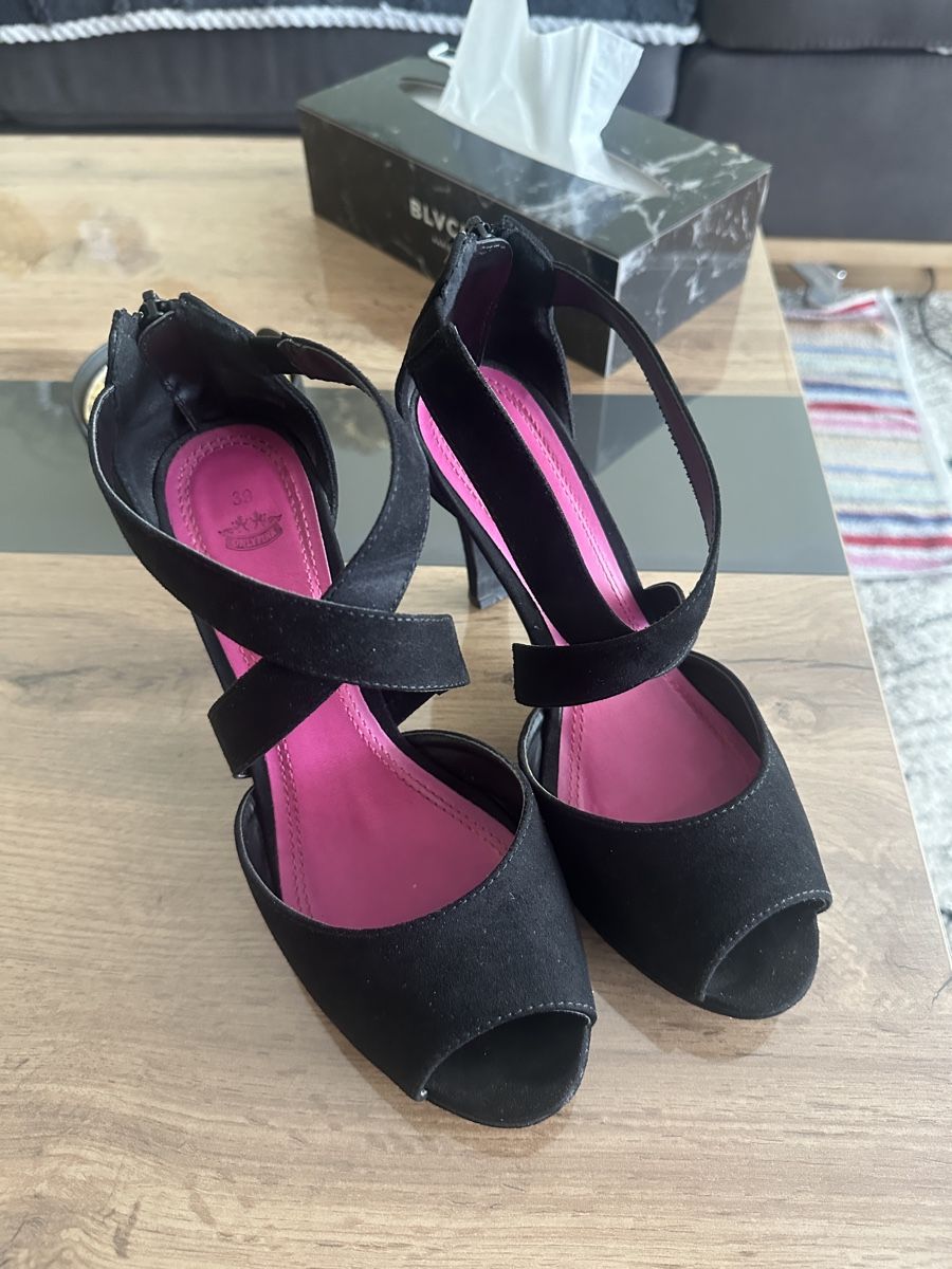 Scarpe da donna: Sandalen mit Absatz – Nuovo (secondo la descrizione) da Tuggen venduto da kat_xd6f 1