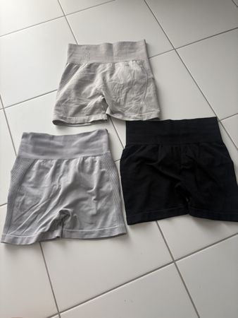 Damen Shorts 3er Set Grau Schwarz Grösse S guter Zustand