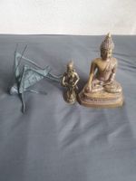 2 Asiatische Figuren + 1 Heuschrecke