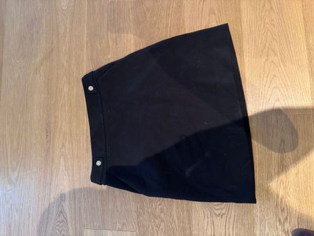 Schwarzer Minirock von H&M, Grösse 36 - ideal für Herbst!
