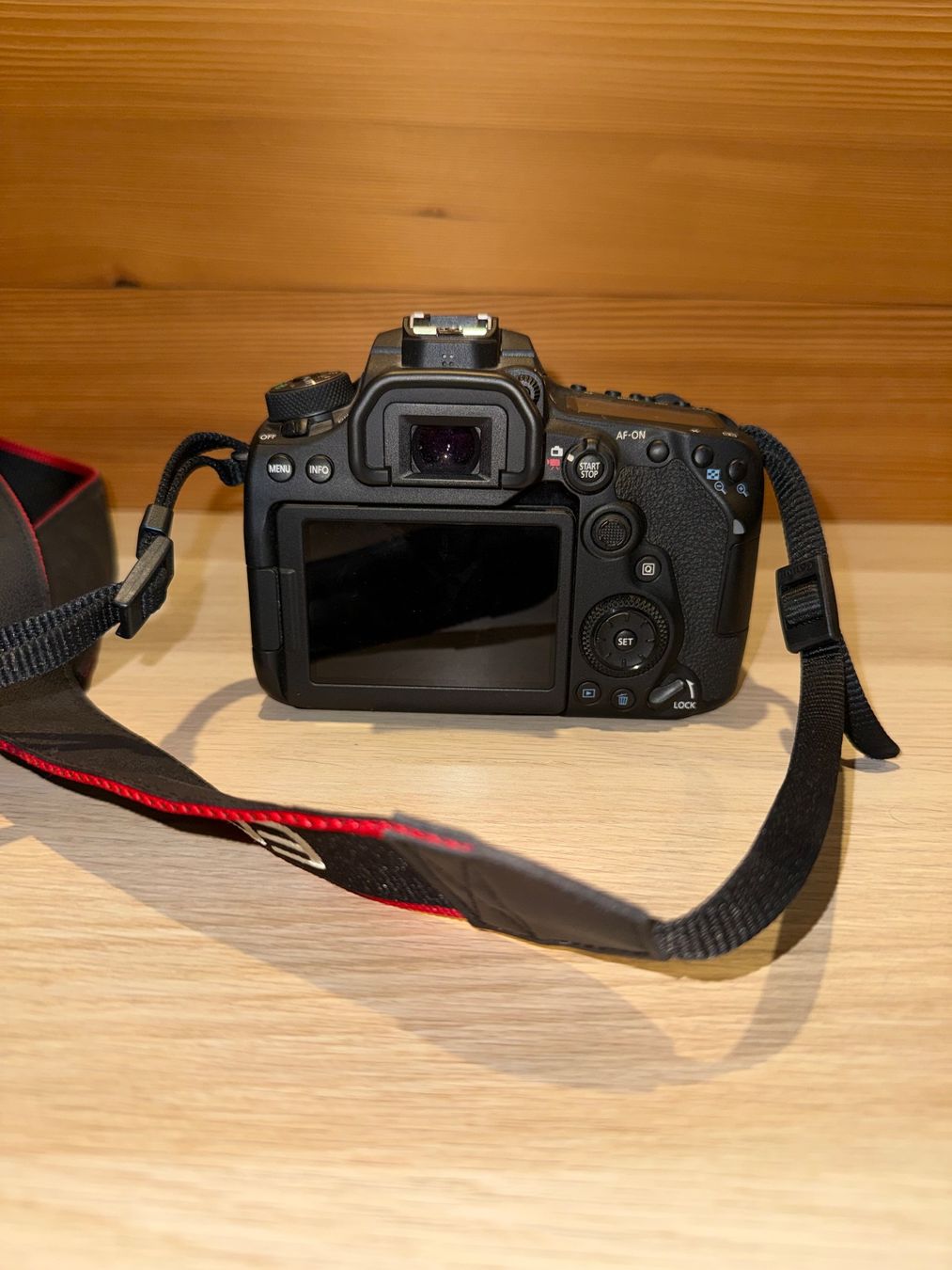 Canon Fotocamera: Canon EOS 90D + EF-S 18-135mm IS USM – Usato da Bönigen venduto da Andy_7726 3